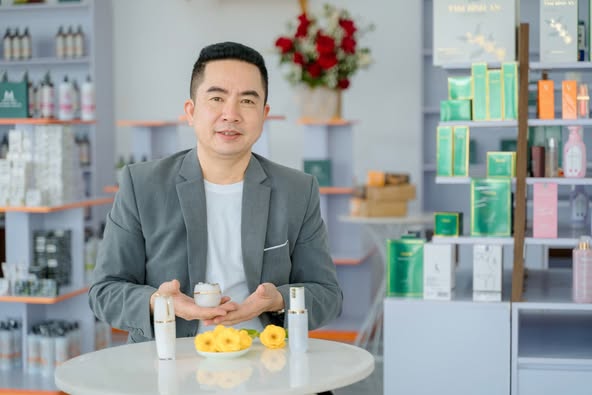 KEM DƯỠNG THẢO MỘC QUEEN – BÍ QUYẾT LÀN DA KHÔNG TUỔI, TỎA SÁNG TỰA NỮ HOÀNG!