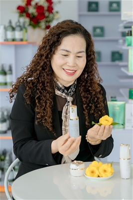 MẶT NẠ THẢO MỘC COLLAGEN QUEEN – BÍ QUYẾT LÀM ĐẸP HOÀNG GIA CHO LÀN DA KHÔNG TUỔI!